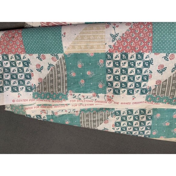 Vintage Style Cotton Fabric Patchwork Quilt 44" x 20" Floral & Geometric Pattern - Picture 4 of 5